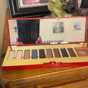 Estée Lauder eye shadow nudes